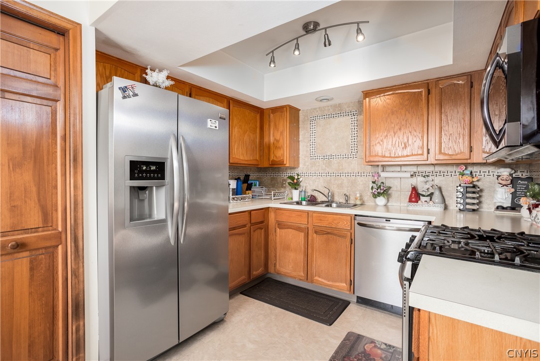 8144 Verbeck Drive Manlius, NY 13104 - Photo 8 of 21