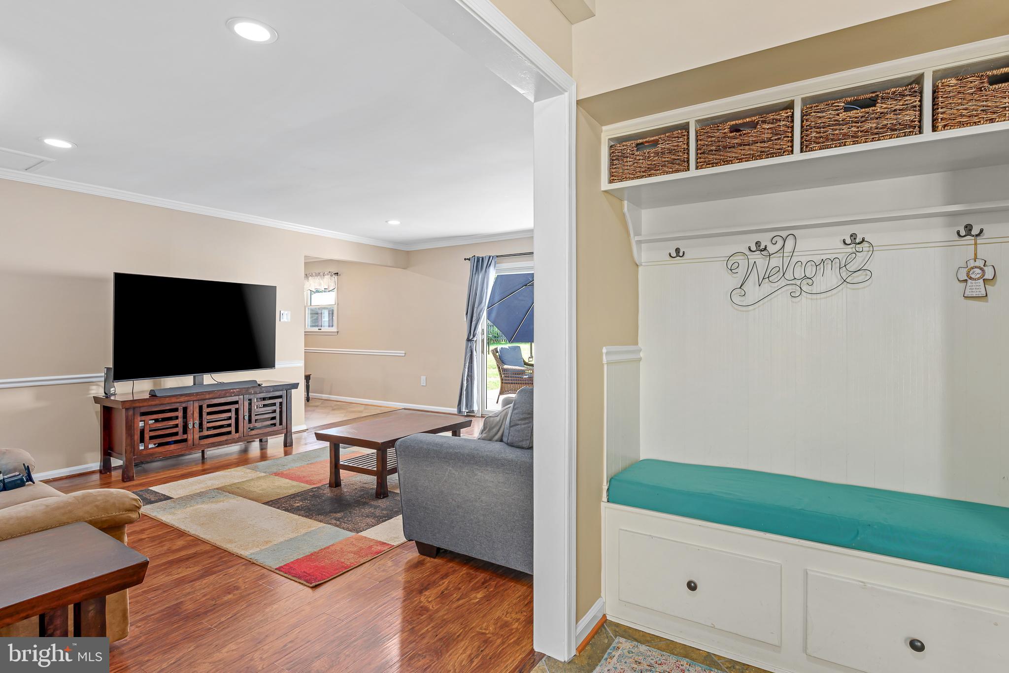 415 Patrick Lane Herndon, VA 20170 - Photo 11 of 34 Custom entryway cubbies/mudroom space