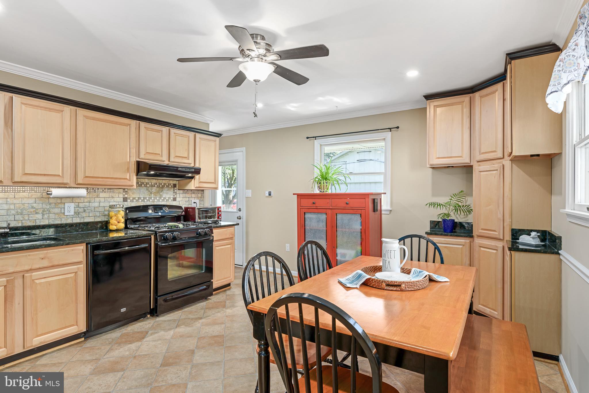 415 Patrick Lane Herndon, VA 20170 - Photo 16 of 34 Kitchen - Granite, tile backsplash