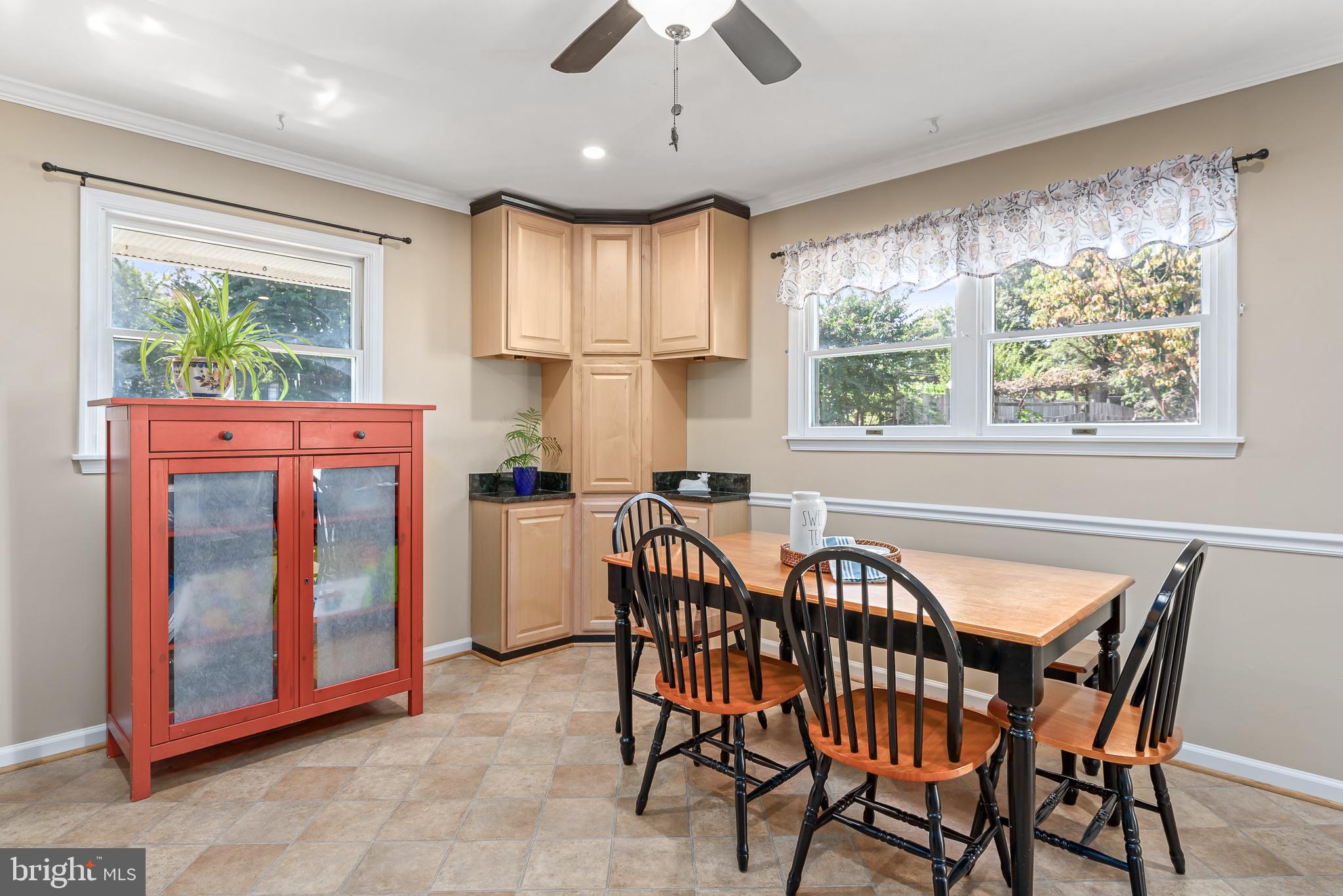 415 Patrick Lane Herndon, VA 20170 - Photo 17 of 34 Eat-in kitchen