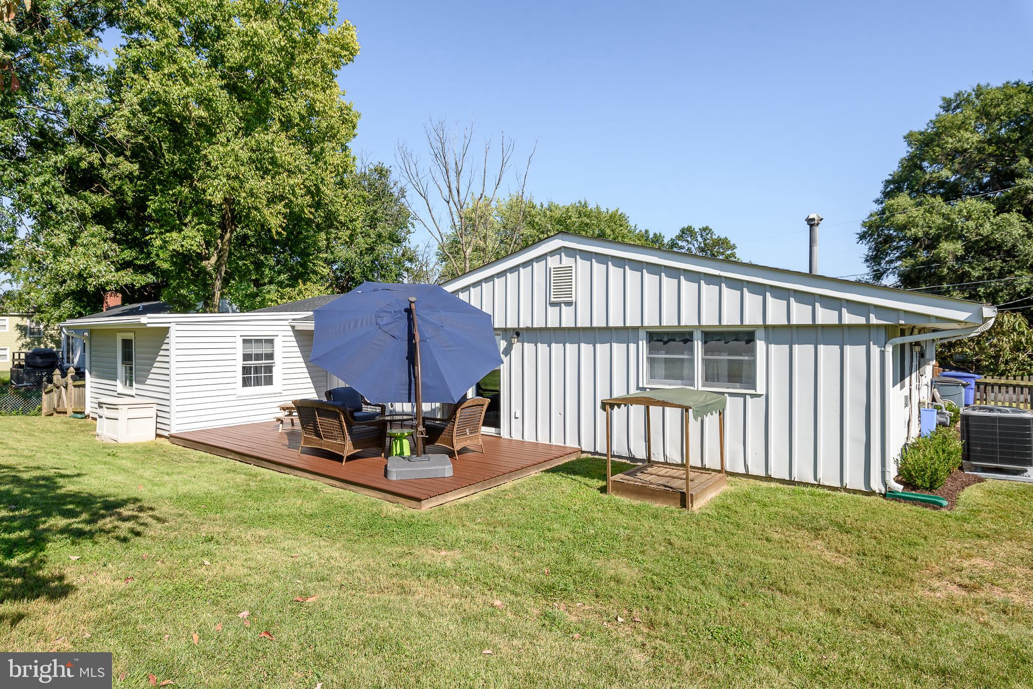 415 Patrick Lane Herndon, VA 20170 - Photo 6 of 34 Your backyard is just perfect for that firepit!