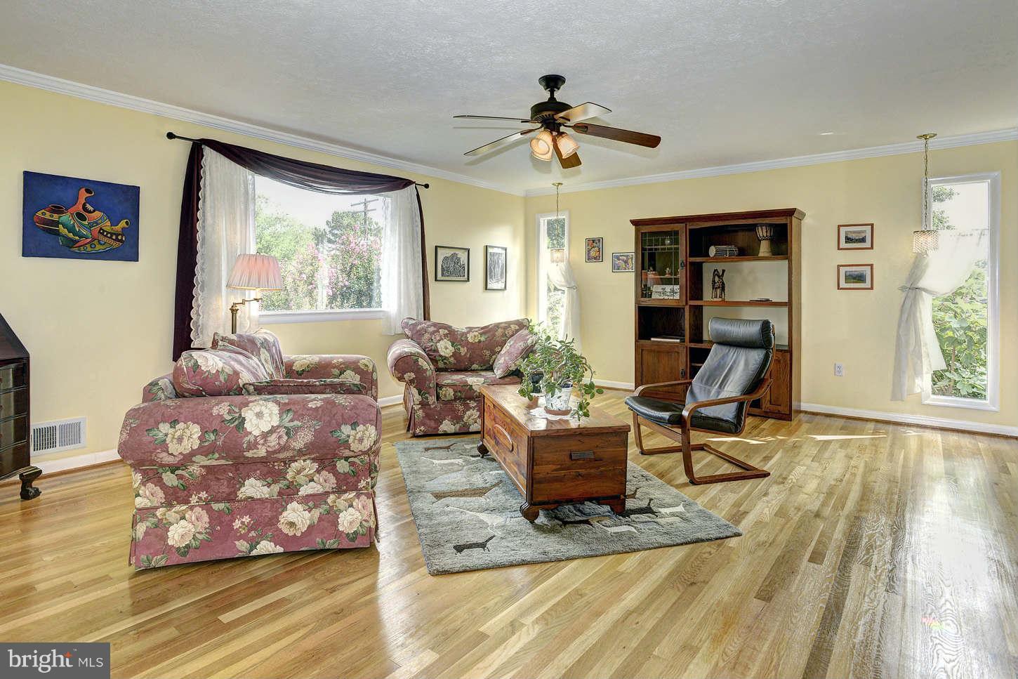 14704 Notley Road Silver Spring, MD 20905 - Photo 4 of 30 Living Room