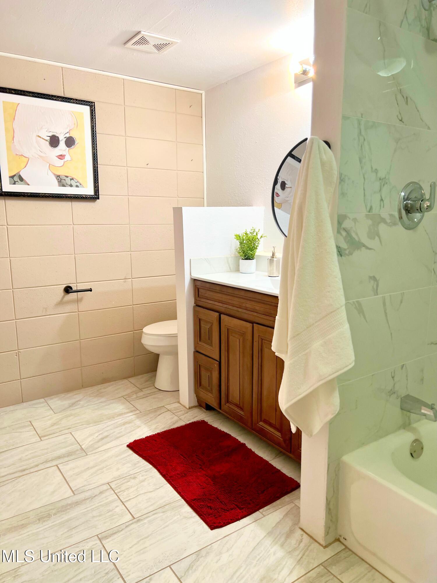 174 Victory Road Laurel, MS 39443 - Photo 24 of 34 2nd Bathroom