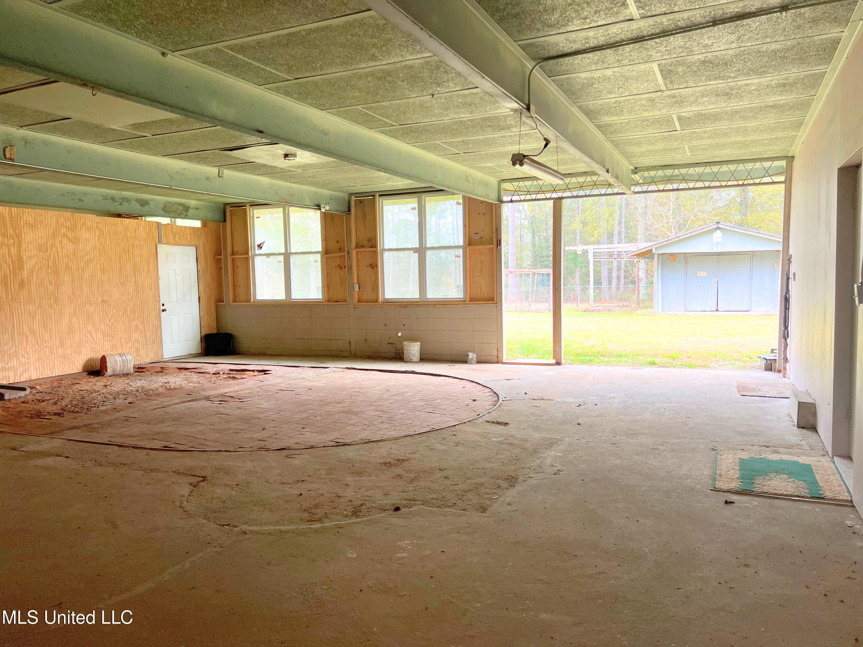 174 Victory Road Laurel, MS 39443 - Photo 33 of 34 Shop
