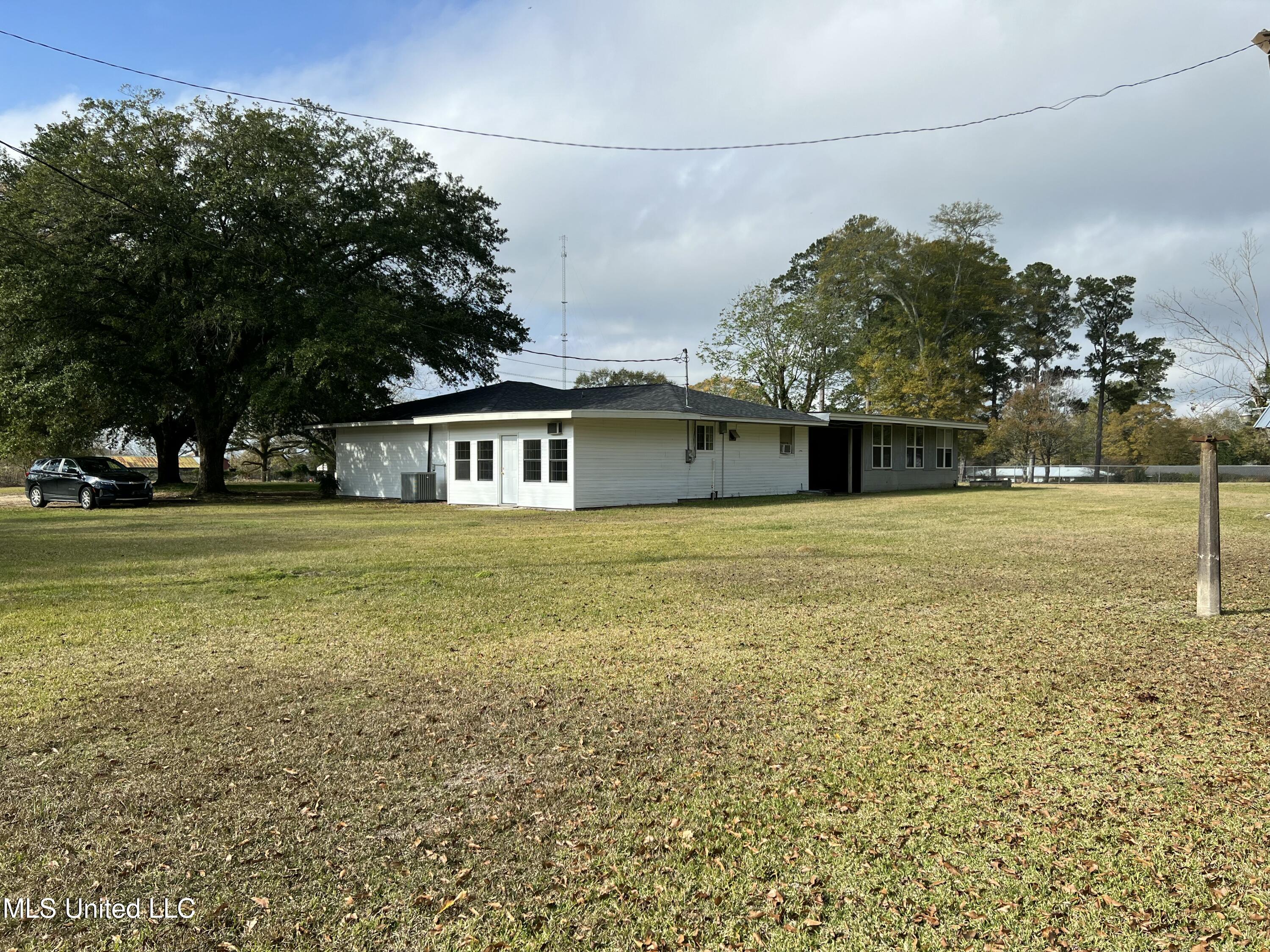 174 Victory Road Laurel, MS 39443 - Photo 4 of 34 Rear Elevation