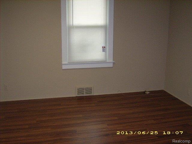 70 Ruth Avenue Pontiac, MI 48341 - Photo 13 of 32 DSCI6842 (2).jpg