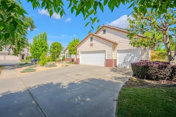$560,000 | 3634 North Jackie Street, Visalia, CA 93291