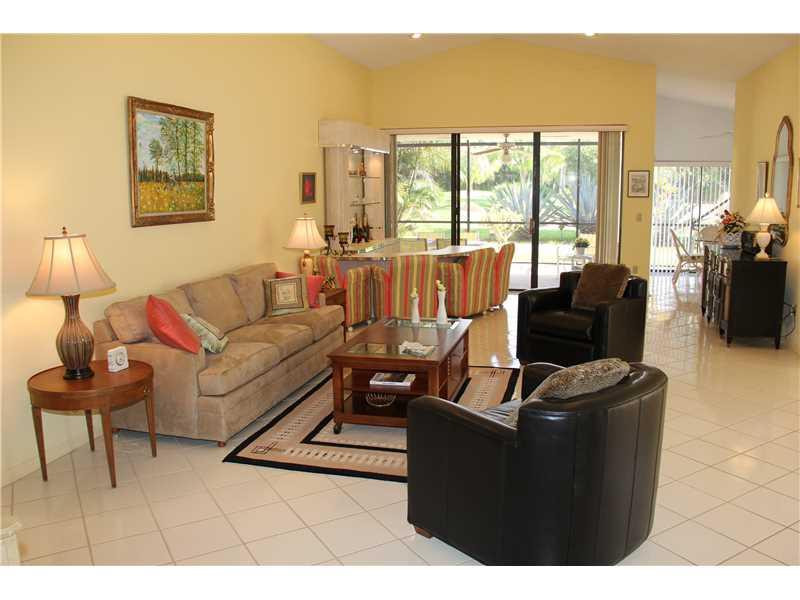 11276 Cloverleaf Circle Boca Raton, FL 33428 - Photo 3 of 15 Living Room