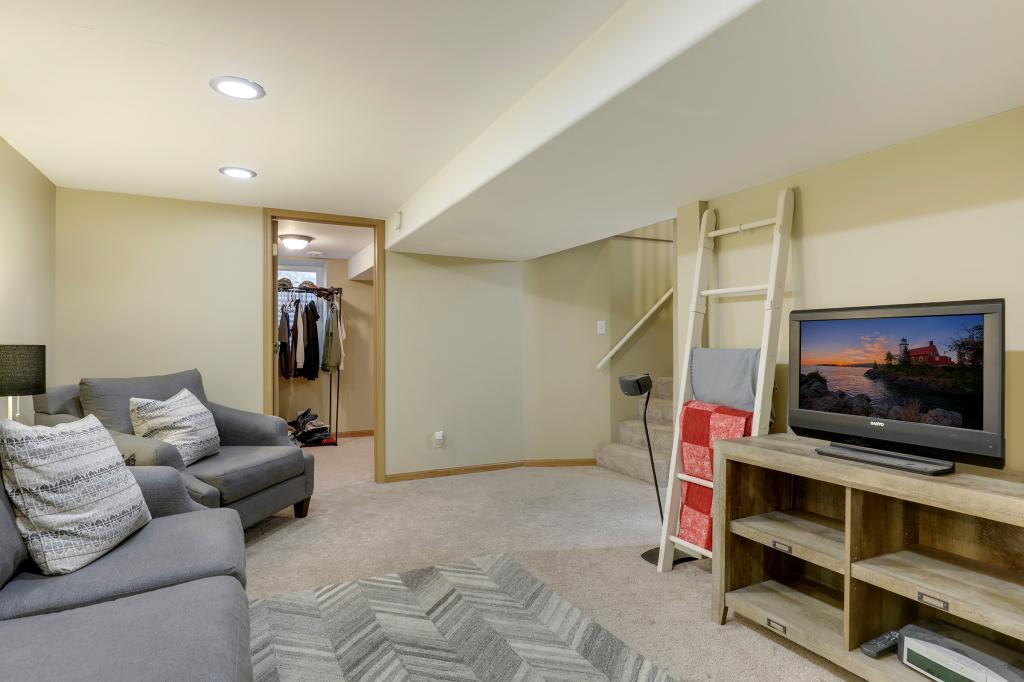 112 Keith Road Circle Pines, MN 55014 - Photo 17 of 31 Gallery Image 17