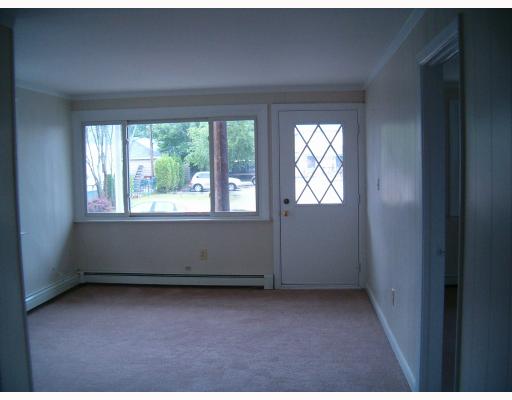 26 Transit Street Woonsocket, RI 02895 - Photo 4 of 7 Living Room.