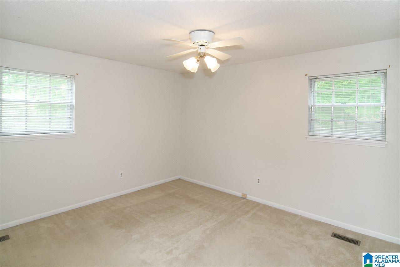 548 Overhill Drive Pelham, AL 35124 - Photo 10 of 32