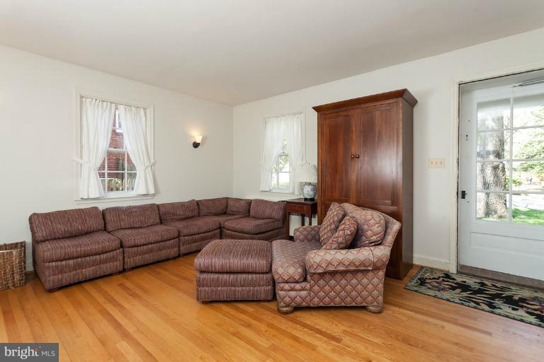 4211 Eastview Road Baltimore, MD 21218 - Photo 1 of 27 Living Room