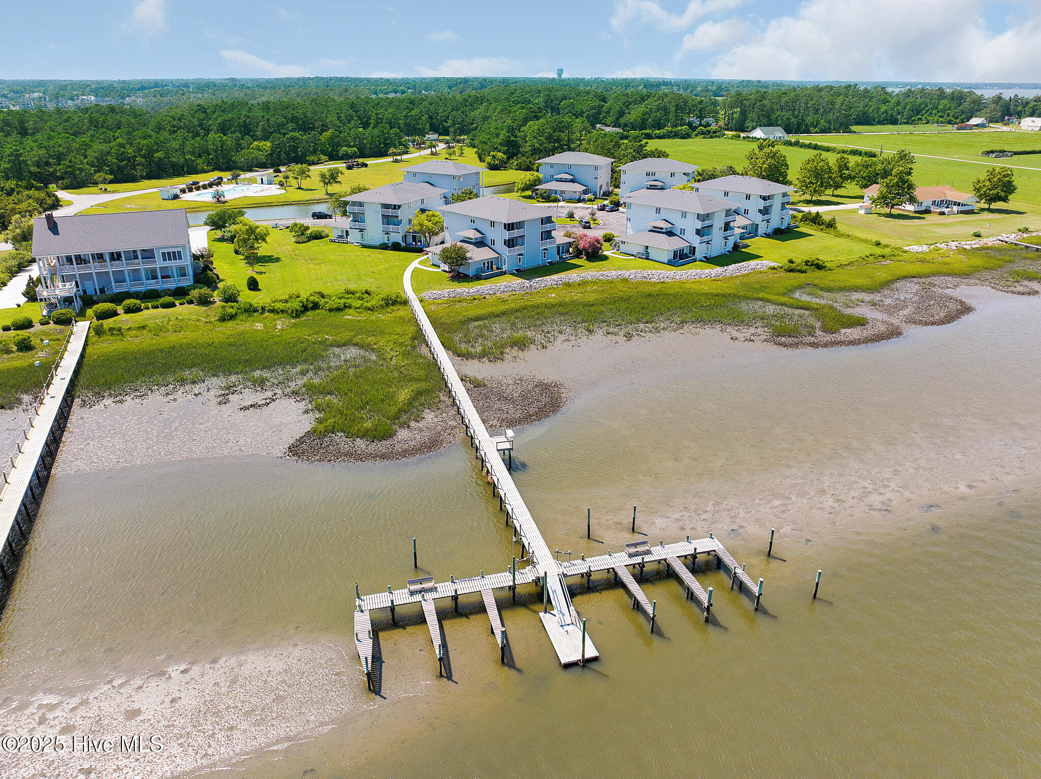 800 Country Club Road, Unit 33 HAYSTACKS Morehead City, NC 28557 - Photo 47 of 58 Haystacks day docks