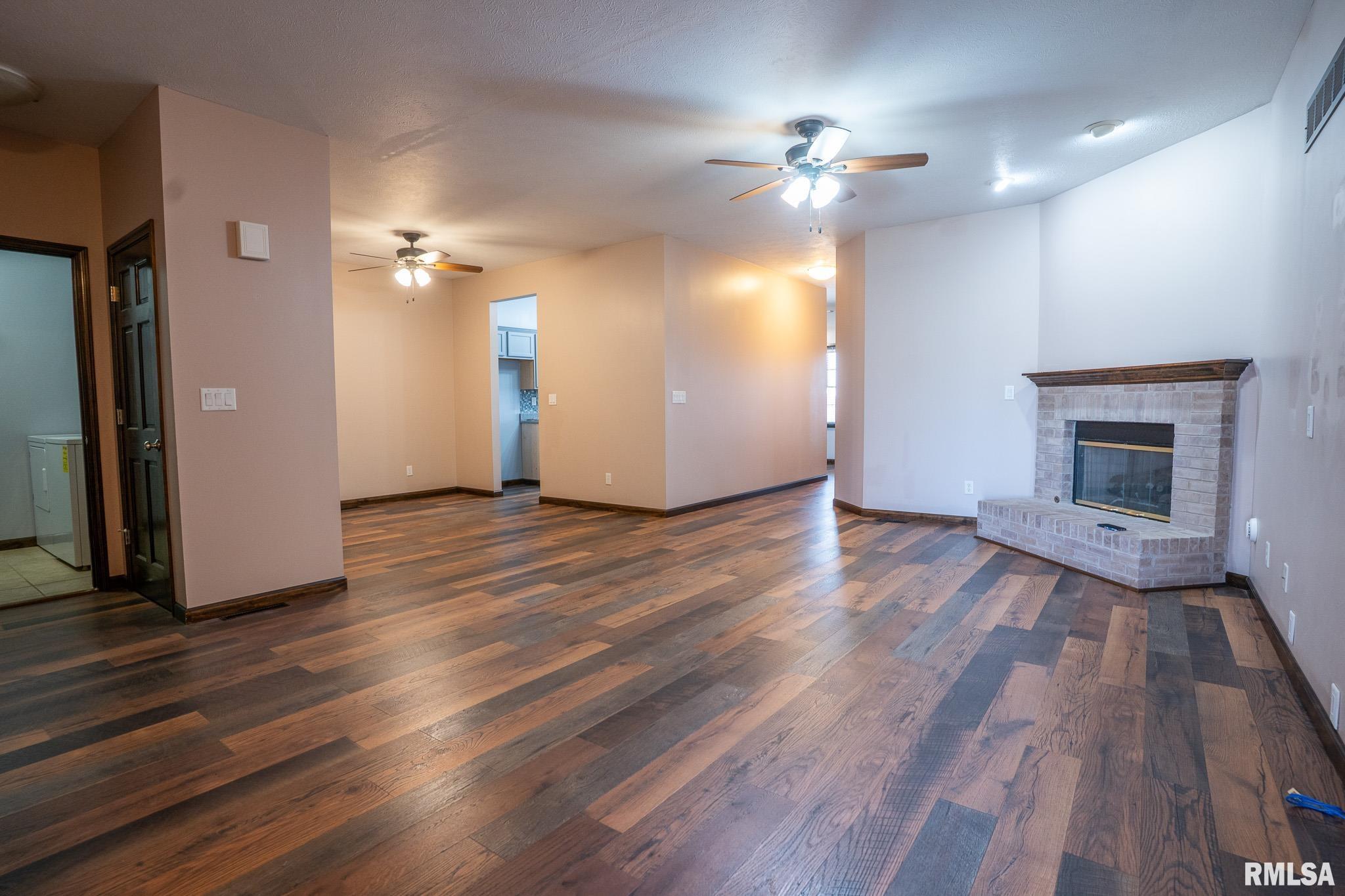 2909 Cronin Drive Springfield, IL 62711 - Photo 4 of 19