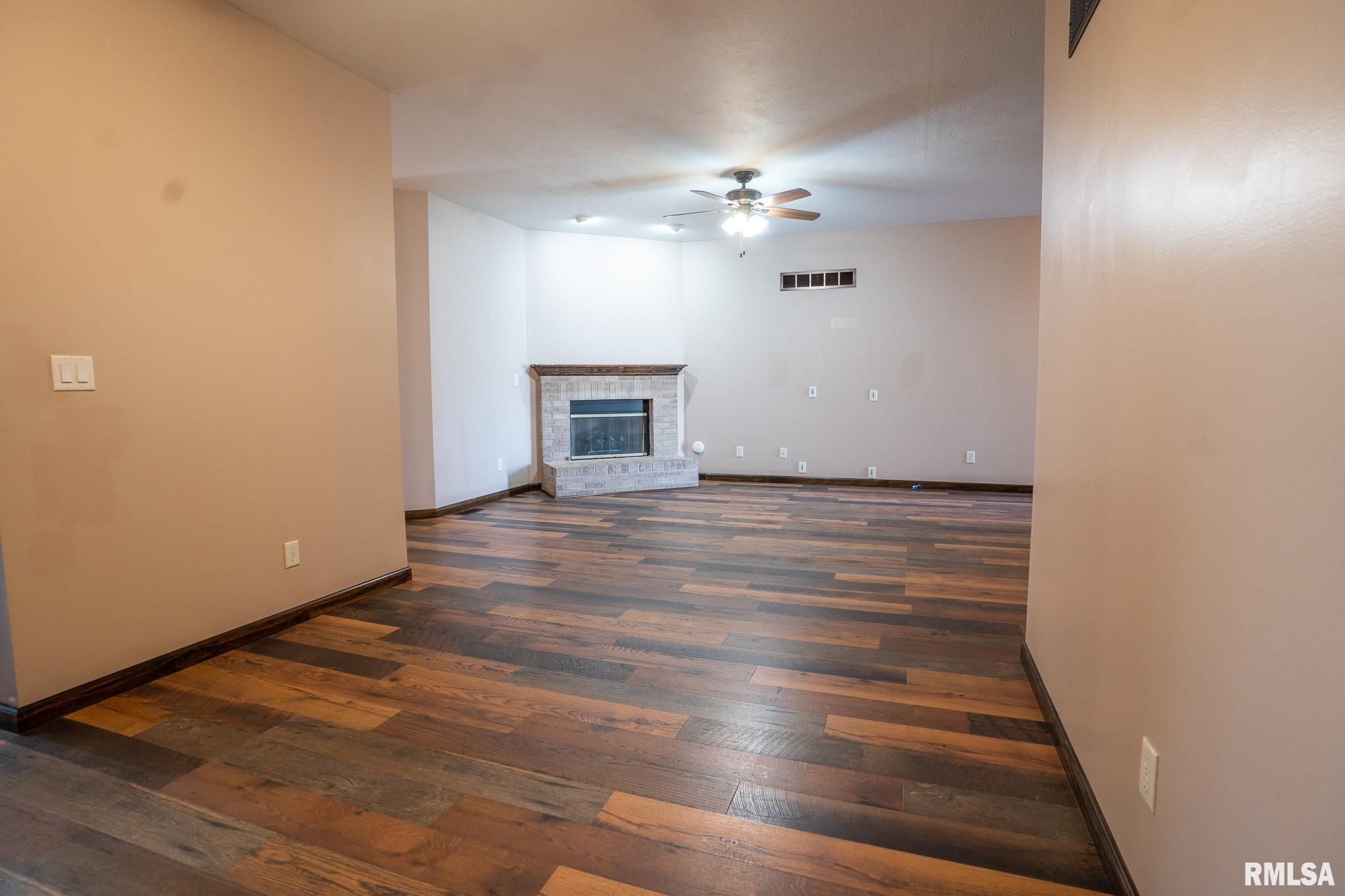 2909 Cronin Drive Springfield, IL 62711 - Photo 5 of 19