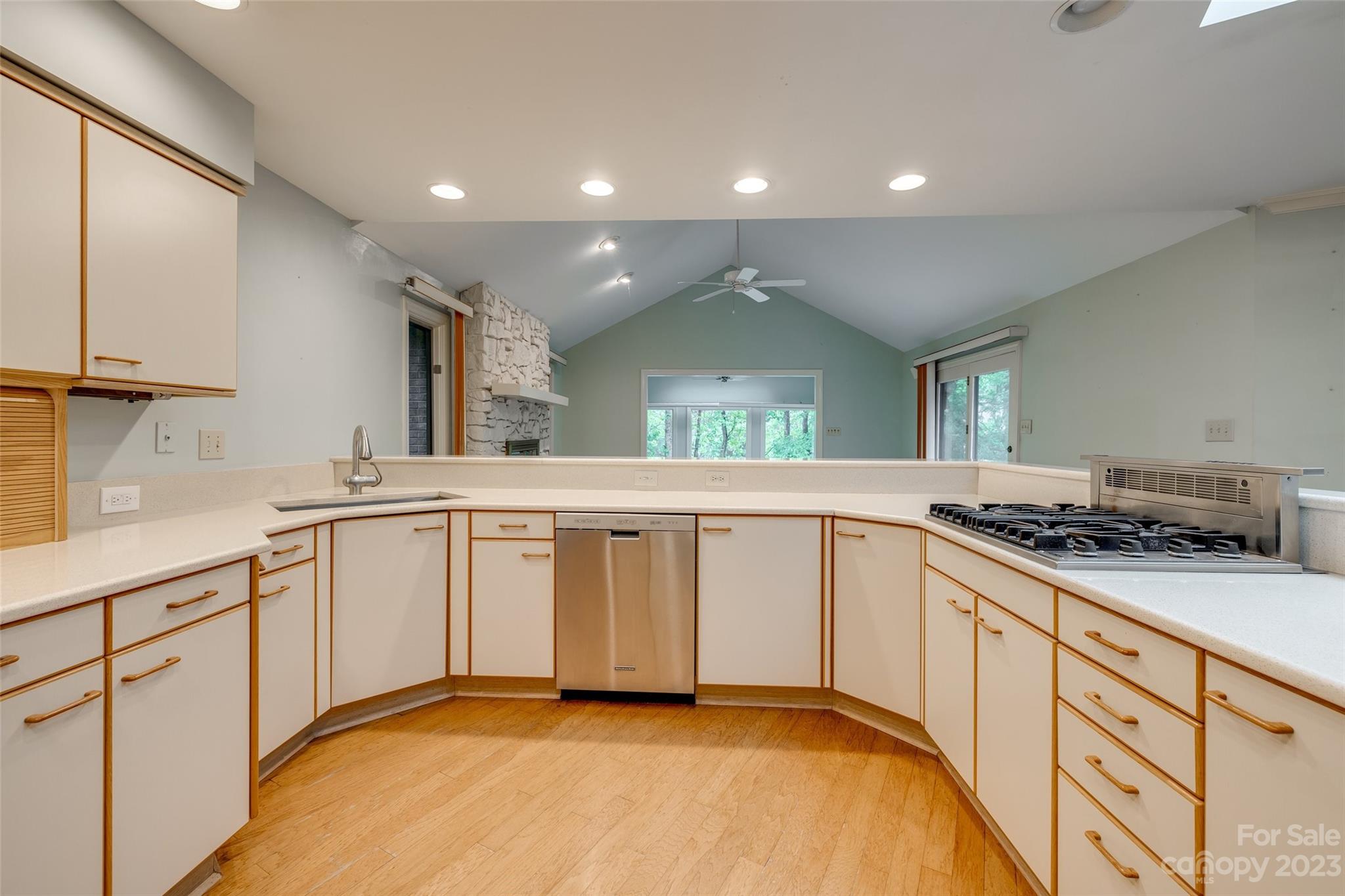 16 Sunrise Point Road Lake Wylie, SC 29710 - Photo 10 of 42 Gallery Image 10