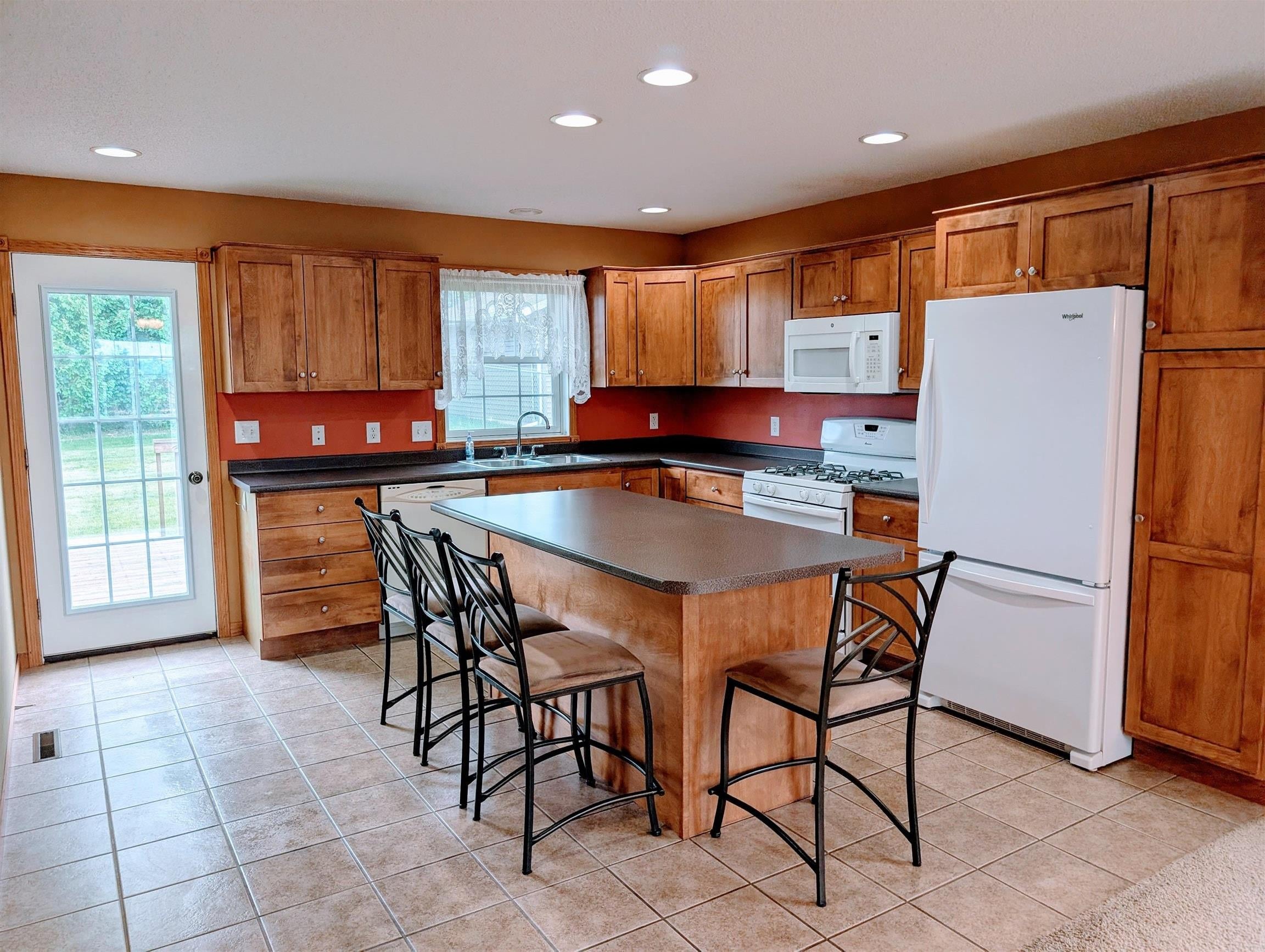 1007 Linden Street Decorah, IA 52101 - Photo 5 of 19 Gallery Image 5