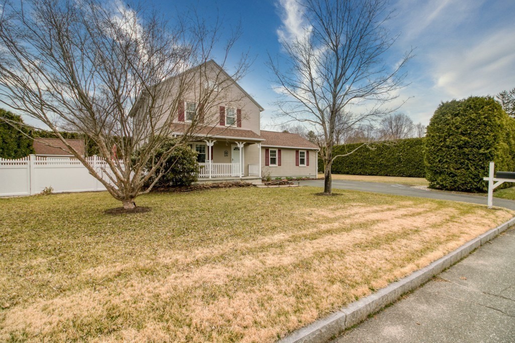 238 Winterset Drive Springfield, MA 01129 - Photo 2 of 24 Gallery Image 2