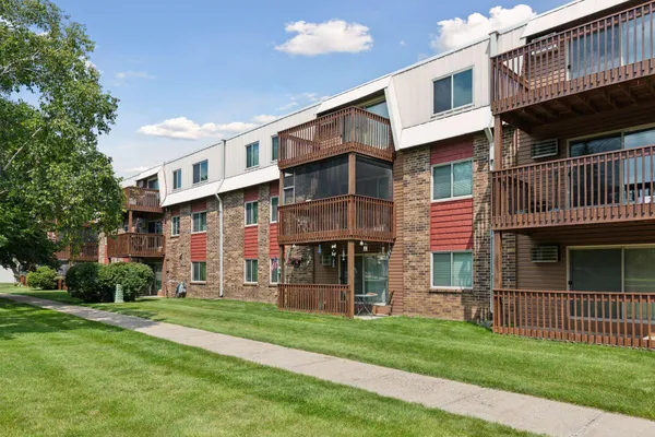 $154,000 | 14620 Garrett Avenue, Unit 304, Apple Valley, MN 55124