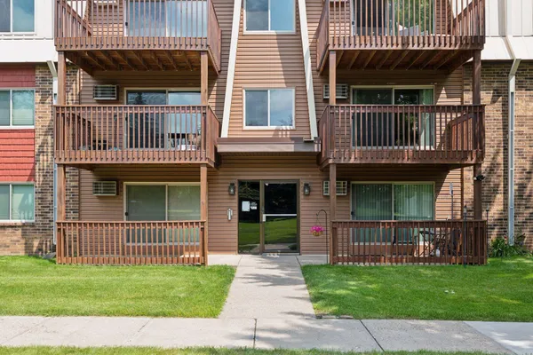 $154,000 | 14620 Garrett Avenue, Unit 304, Apple Valley, MN 55124