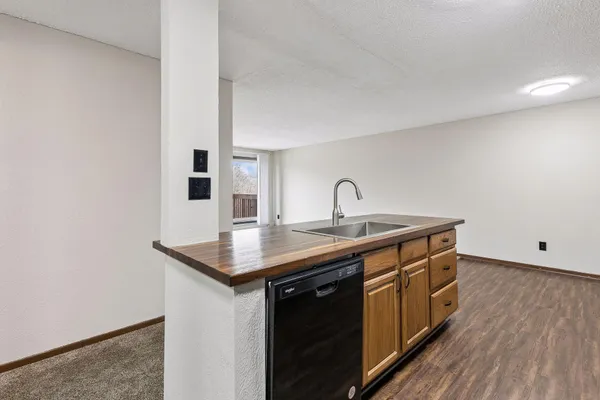 $154,000 | 14620 Garrett Avenue, Unit 304, Apple Valley, MN 55124