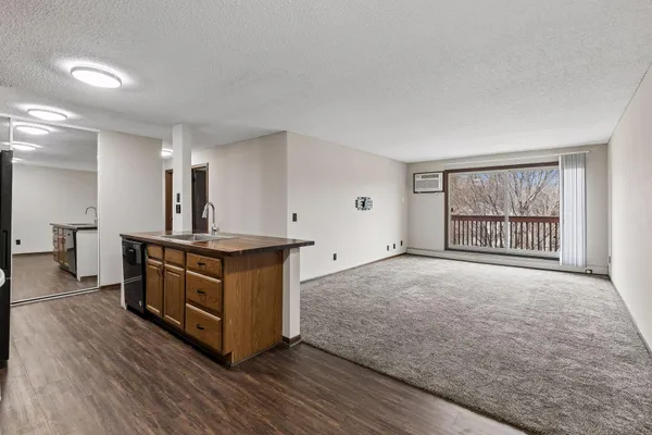 $154,000 | 14620 Garrett Avenue, Unit 304, Apple Valley, MN 55124