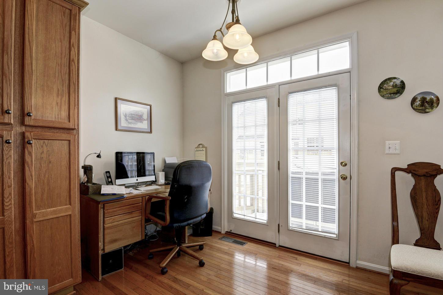 4929 Chaste Tree Place Woodbridge, VA 22192 - Photo 21 of 29 Kitchen desk area