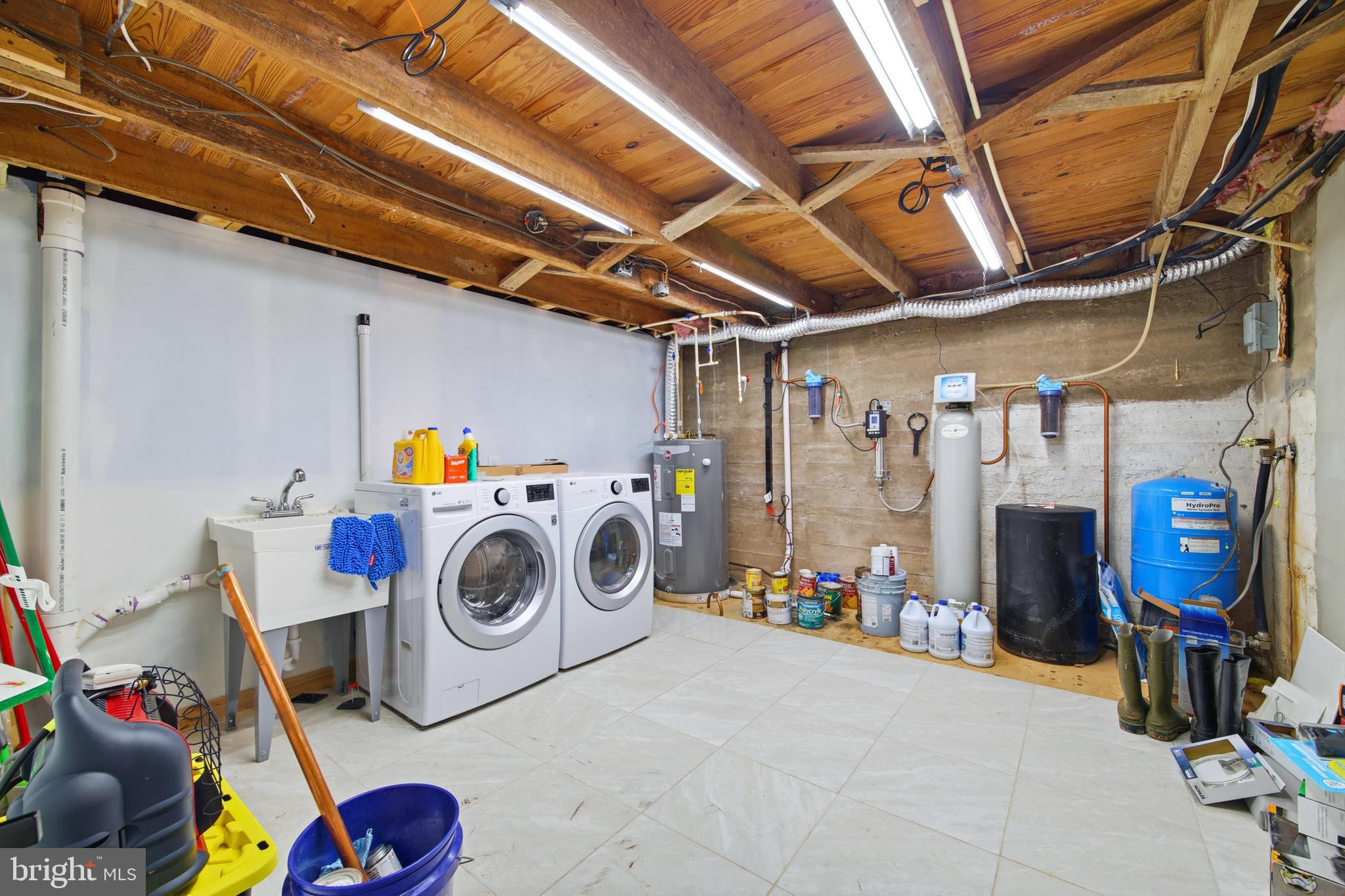 527 Panhandle Road Bentonville, VA 22610 - Photo 28 of 51 Utility room