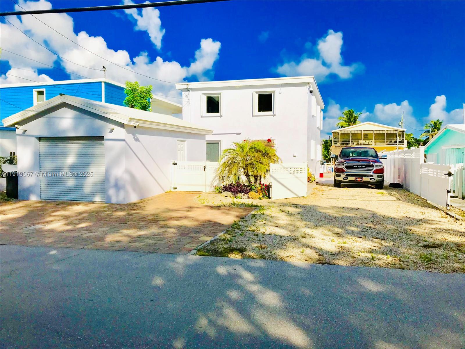 30 Jean Lane Key Largo, FL 33037 - Photo 6 of 17 a view of a house with a yard