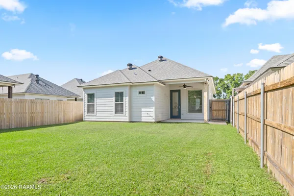 $1,800 | 237 Twin Meadow Lane, Lafayette, LA 70508