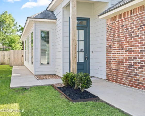 $1,800 | 237 Twin Meadow Lane, Lafayette, LA 70508