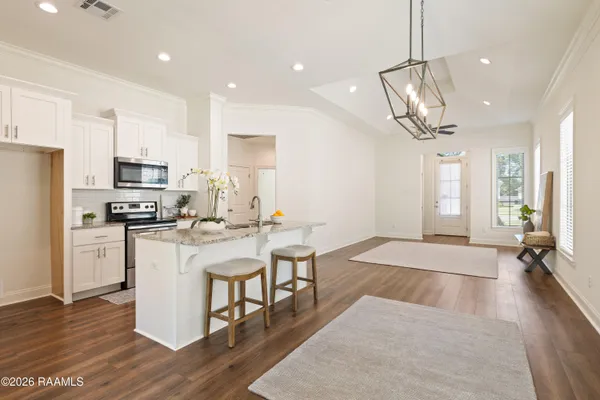 $1,800 | 237 Twin Meadow Lane, Lafayette, LA 70508