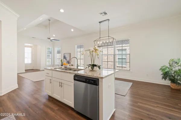 $1,800 | 237 Twin Meadow Lane, Lafayette, LA 70508