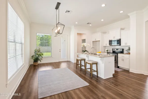 $1,800 | 237 Twin Meadow Lane, Lafayette, LA 70508