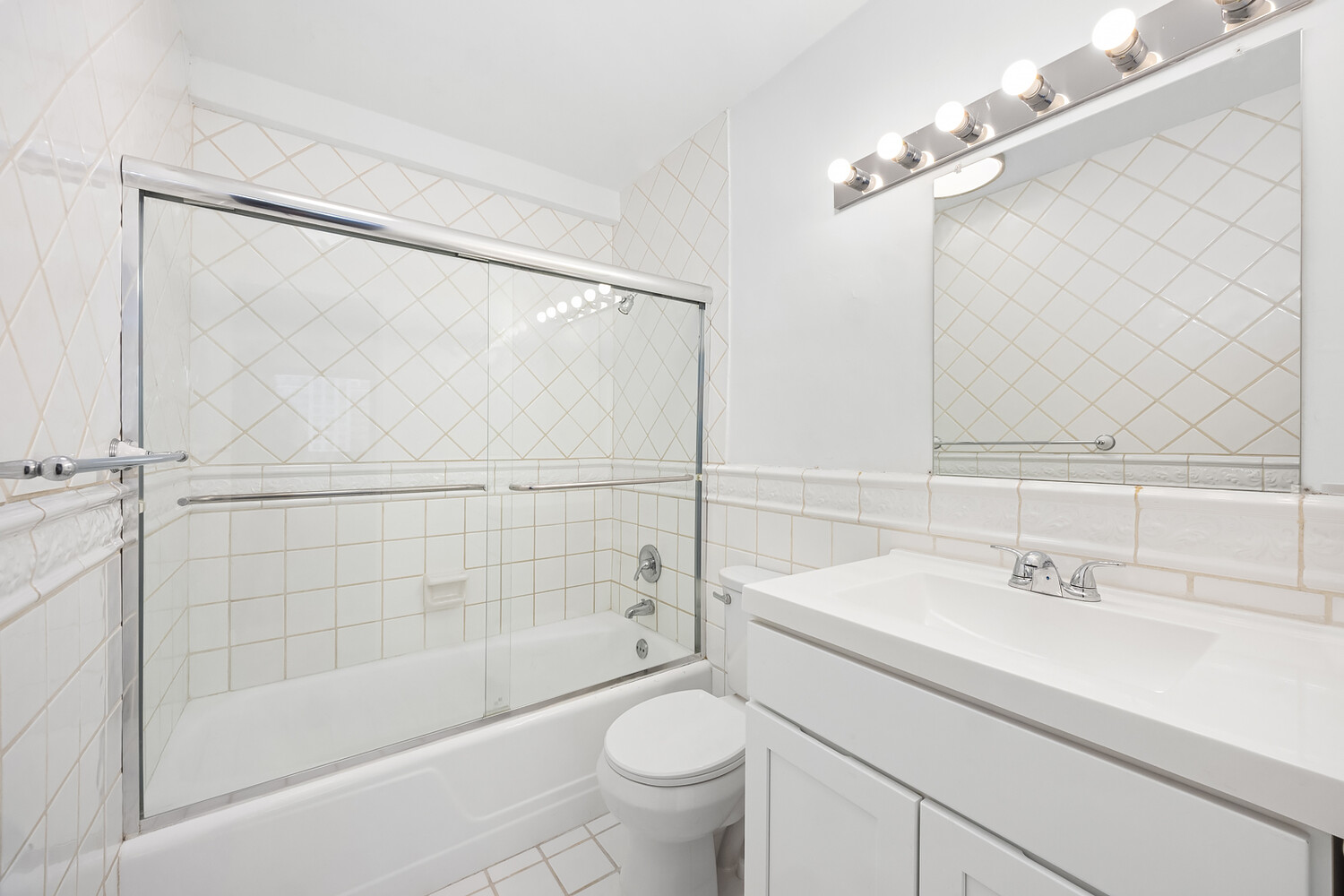 1725 York Avenue, Unit 31H Manhattan, NY 10128 - Photo 8 of 11 a bathroom with a sink toilet and shower