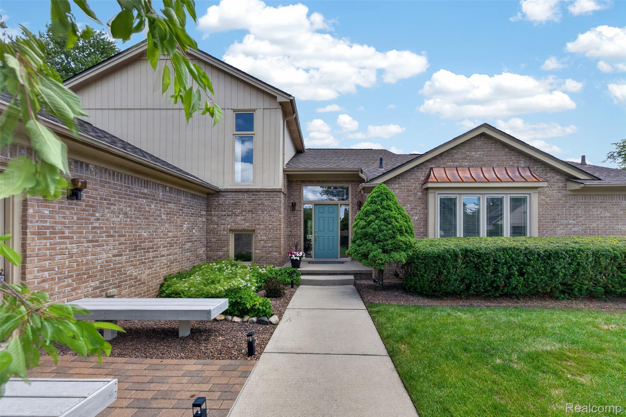 1236 Chaffer Drive Rochester, MI 48306 - Photo 4 of 76 DSC05527.jpg
