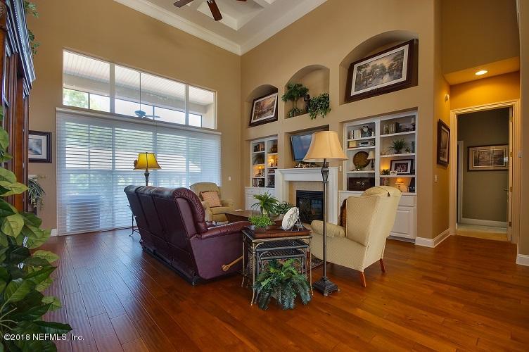 2108RomeoPoint living
