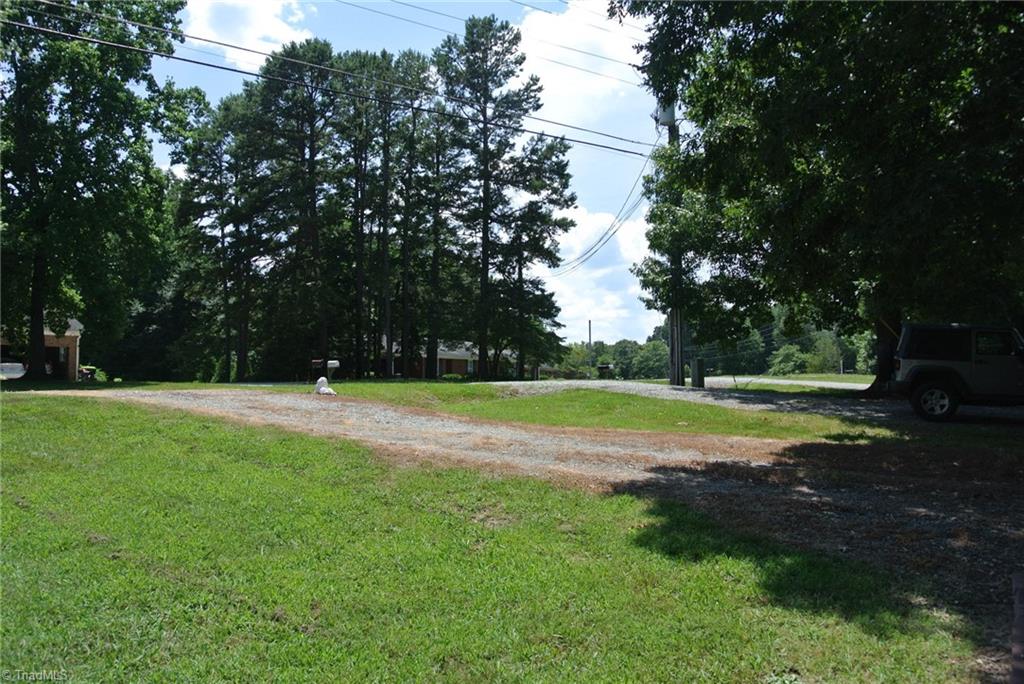 1147 Pine Top Road Lexington, NC 27295 - Photo 28 of 38 Front yard