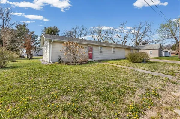 $147,500 | 3 West Douglas Street, Iola, KS 66749