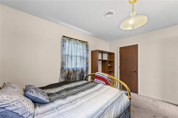$147,500 | 3 West Douglas Street, Iola, KS 66749