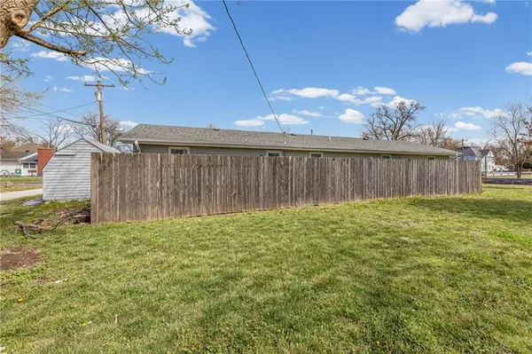 $147,500 | 3 West Douglas Street, Iola, KS 66749