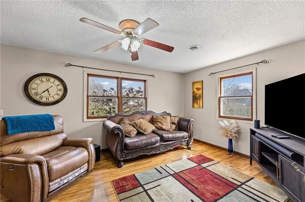 $147,500 | 3 West Douglas Street, Iola, KS 66749