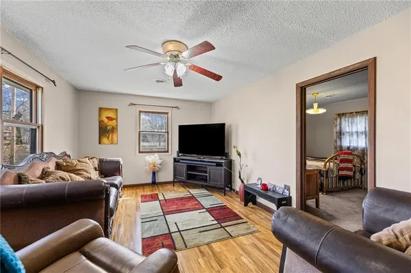 $147,500 | 3 West Douglas Street, Iola, KS 66749