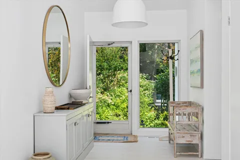 $2,995,000 | 14 Livery Lane, East Hampton, NY 11937