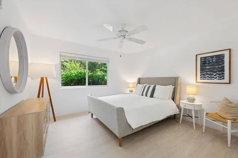 $2,995,000 | 14 Livery Lane, East Hampton, NY 11937