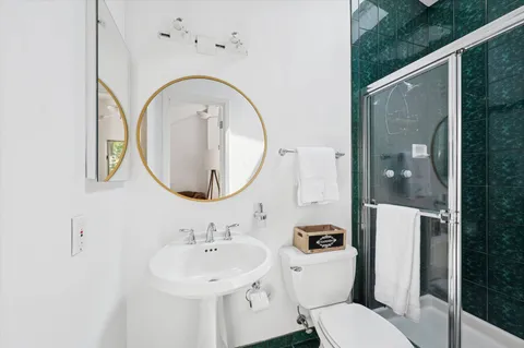 $2,995,000 | 14 Livery Lane, East Hampton, NY 11937