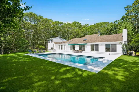 $2,995,000 | 14 Livery Lane, East Hampton, NY 11937