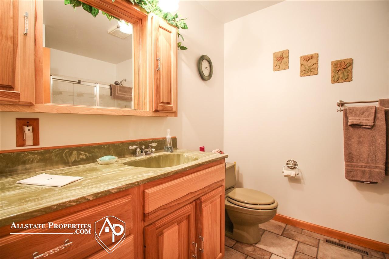 5066 East Carpenter Road Flint, MI 48506 - Photo 8 of 22 21493021-7.JPG