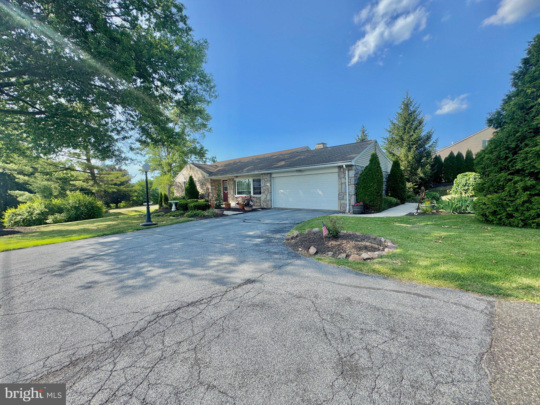68 Bards Way Pottstown, PA 19464 - Photo 4 of 37
