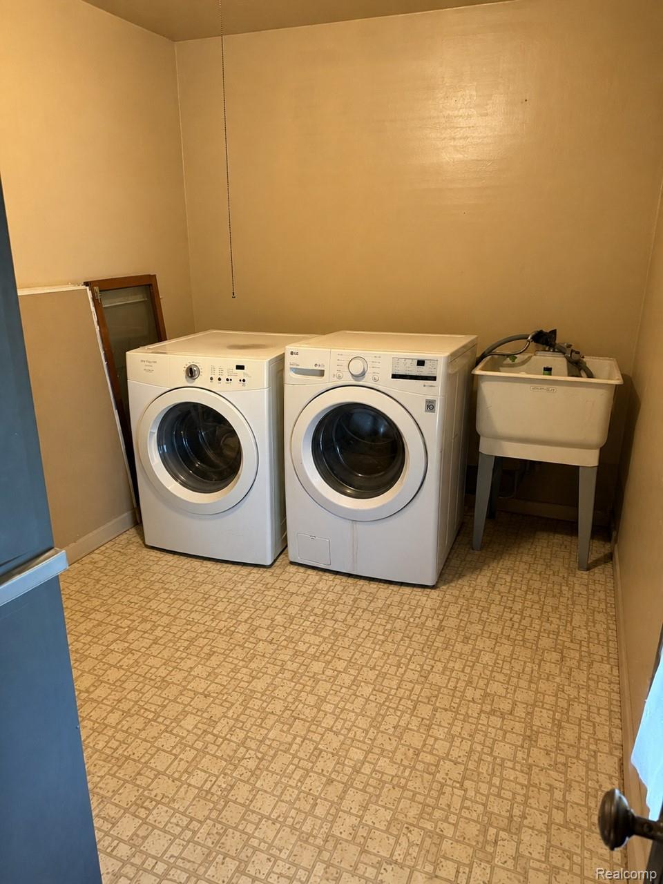 734 West Burnside Road Fostoria, MI 48435 - Photo 14 of 27 laundry.jpg